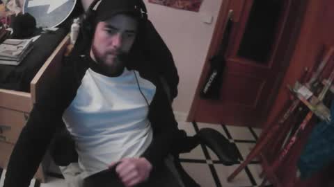 royer04 online show from December 19, 4:26 pm