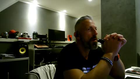 Snapshot of ruffi77 chatting on February 16, 4:10 pm Chico que rico Caliente online show from February 16, 4:10 pm