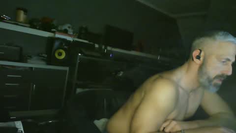 Snapshot of ruffi77 chatting on January 23, 2:02 am Chico que rico Caliente online show from January 23, 2:02 am