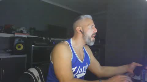 Snapshot of ruffi77 chatting on December 29, 10:25 pm Chico que rico Caliente online show from December 29, 10:25 pm