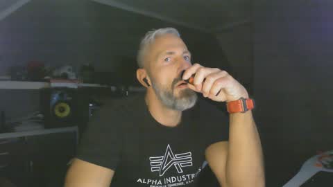 Snapshot of ruffi77 chatting on January 6, 4:55 pm Chico que rico Caliente online show from January 6, 4:55 pm