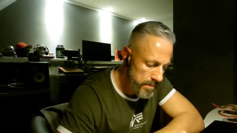 Snapshot of ruffi77 chatting on February 23, 6:30 pm Chico que rico Caliente online show from February 23, 6:30 pm