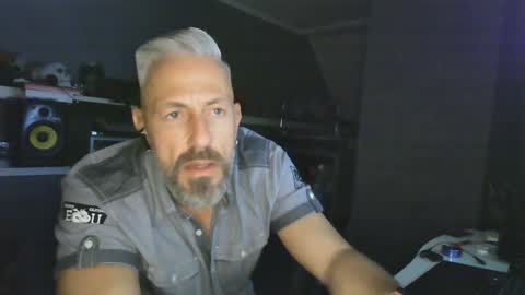 Snapshot of ruffi77 chatting on January 8, 10:06 pm Chico que rico Caliente online show from January 8, 10:06 pm