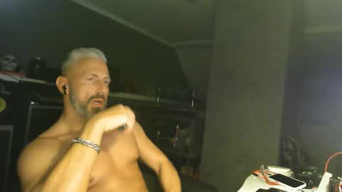 Snapshot of ruffi77 chatting on February 14, 1:56 am Chico que rico Caliente online show from February 14, 1:56 am