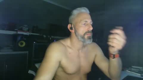 Snapshot of ruffi77 chatting on February 14, 12:03 pm Chico que rico Caliente online show from February 14, 12:03 pm