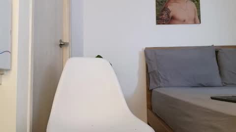  R U S S E L L  online show from March 16, 2:29 am