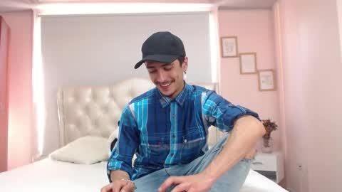 Snapshot of ryan_maxy chatting on January 22, 2:14 pm ryan online show from January 22, 2:14 pm