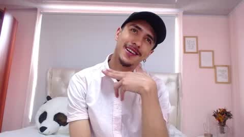 Snapshot of ryan_maxy chatting on February 5, 1:44 pm ryan online show from February 5, 1:44 pm
