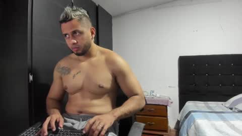 ryan_xc1 online show from June 3, 2:24 am