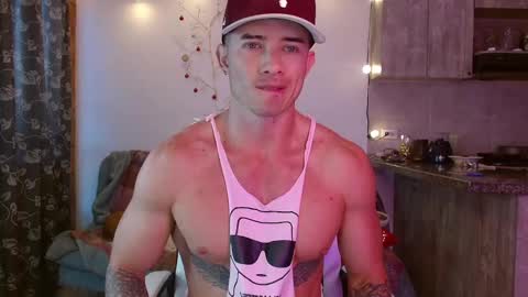 Snapshot of ryann_blue_ chatting on December 17, 10:11 pm Ryan Blue ig ryannblue online show from December 17, 10:11 pm