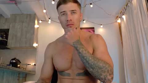 Snapshot of ryann_blue_ chatting on September 9, 12:43 am Ryan Blue ig ryannblue online show from September 9, 12:43 am
