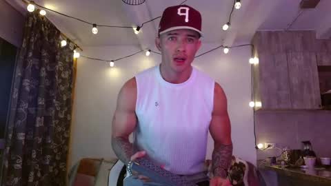 Snapshot of ryann_blue_ chatting on December 15, 12:29 am Ryan Blue ig ryannblue online show from December 15, 12:29 am