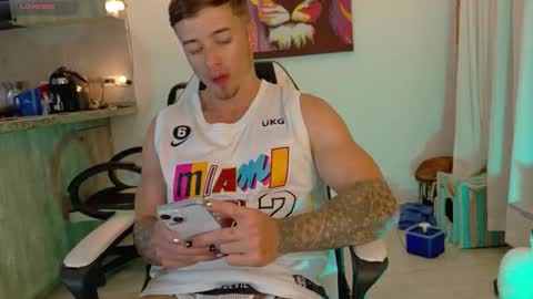 Snapshot of ryann_blue_ chatting on September 12, 2:11 am Ryan Blue ig ryannblue online show from September 12, 2:11 am