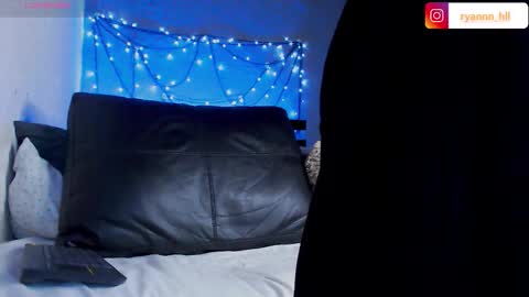 Ryannhill  online show from December 2, 9:56 am