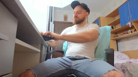 Ryanstone  online show from February 4, 5:35 am