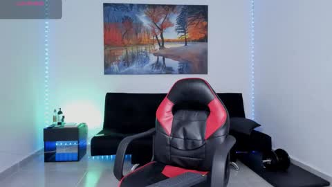 ryanwhite3 online show from February 5, 11:34 pm