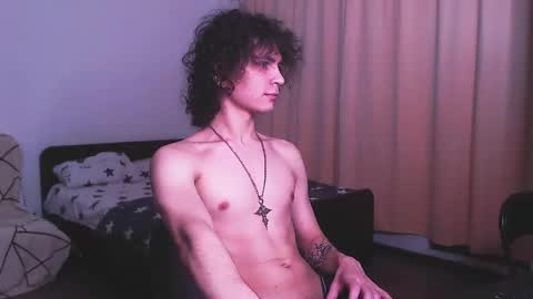 Snapshot of rylanstone chatting on October 18, 10:37 pm Rylan online show from October 18, 10:37 pm
