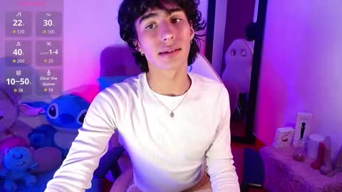 Snapshot of saanti_foxs chatting on October 1, 2:48 am Santi online show from October 1, 2:48 am