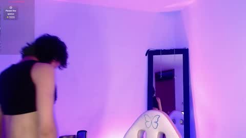 Snapshot of saanti_foxs chatting on October 3, 4:17 am Santi online show from October 3, 4:17 am