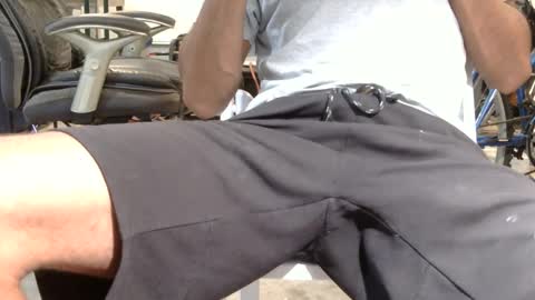 Dee online show from October 3, 8:30 am