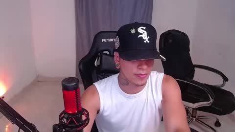 Snapshot of saenz_hotx chatting on January 31, 11:03 pm saenz_hotx online show from January 31, 11:03 pm