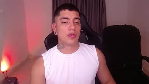 Snapshot of saenz_hotx chatting on January 8, 2:14 am saenz_hotx online show from January 8, 2:14 am