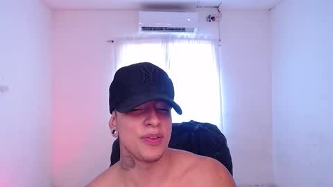 Snapshot of saenz_hotx chatting on December 13, 6:27 pm saenz_hotx online show from December 13, 6:27 pm