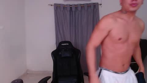Snapshot of saenz_hotx chatting on February 8, 4:25 am saenz_hotx online show from February 8, 4:25 am