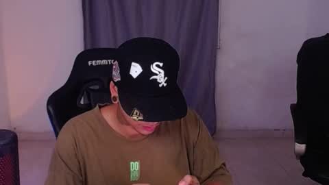 Snapshot of saenz_hotx chatting on February 9, 3:00 am saenz_hotx online show from February 9, 3:00 am