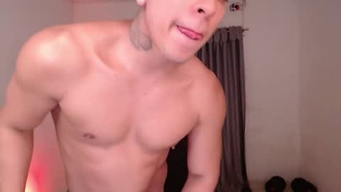 Snapshot of saenz_hotx chatting on December 22, 11:20 pm saenz_hotx online show from December 22, 11:20 pm
