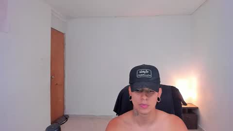 Snapshot of saenz_hotx chatting on October 16, 11:02 pm saenz_hotx online show from October 16, 11:02 pm