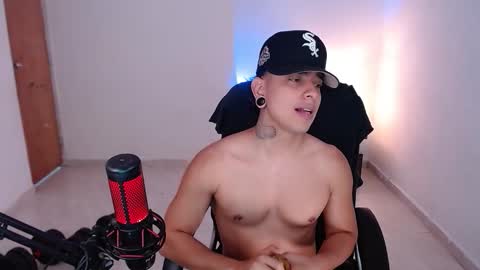 Snapshot of saenz_hotx chatting on October 9, 2:05 am saenz_hotx online show from October 9, 2:05 am