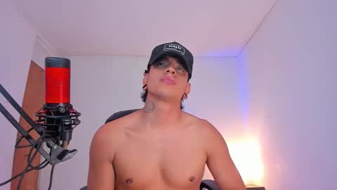 Snapshot of saenz_hotx chatting on October 17, 11:53 pm saenz_hotx online show from October 17, 11:53 pm