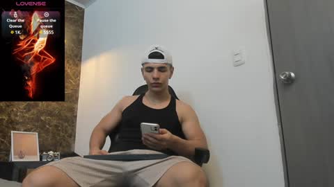 Snapshot of salvatore_damore chatting on December 28, 11:19 am SALVATORE online show from December 28, 11:19 am
