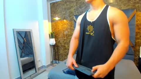 Snapshot of salvatore_damore chatting on February 10, 11:36 am SALVATORE online show from February 10, 11:36 am