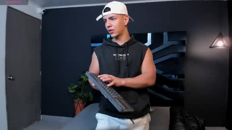 Snapshot of salvatore_damore chatting on March 10, 11:12 am SALVATORE online show from March 10, 11:12 am