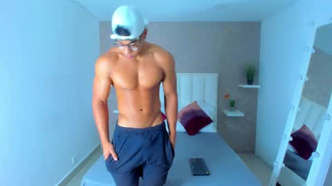 Snapshot of sam_rouge chatting on February 28, 5:48 pm sam_rouge online show from February 28, 5:48 pm