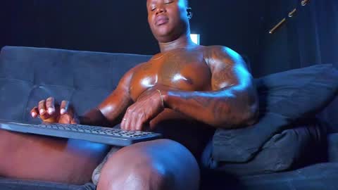 Snapshot of samclarck chatting on December 9, 9:33 pm SAM online show from December 9, 9:33 pm