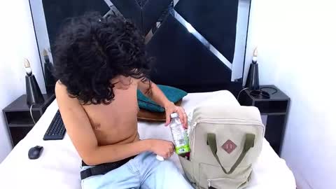 samisaturno online show from February 14, 12:38 am