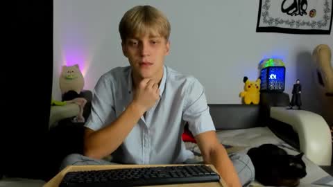 Snapshot of samuel_clark chatting on September 22, 5:40 am Sam online show from September 22, 5:40 am