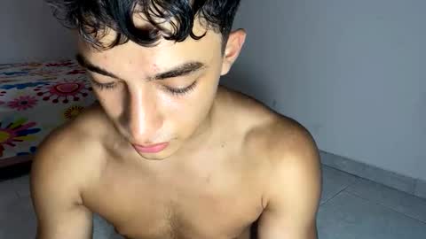 Snapshot of santi36rt chatting on September 12, 9:26 pm santi36rt online show from September 12, 9:26 pm
