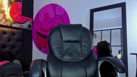 santi online show from February 26, 4:03 pm