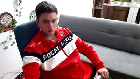 santi_ss online show from April 6, 2:30 am