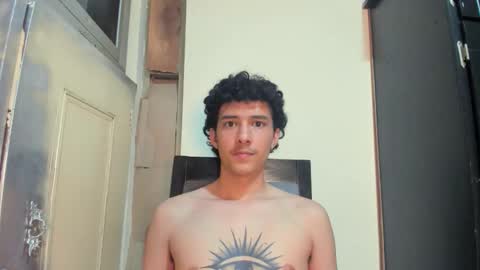 santi_twink19 online show from November 14, 2:04 am