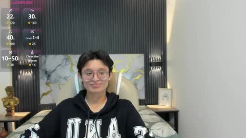 santiago_russo18 online show from November 19, 3:06 am