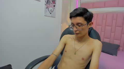 santiago_russo18 online show from October 4, 9:52 pm