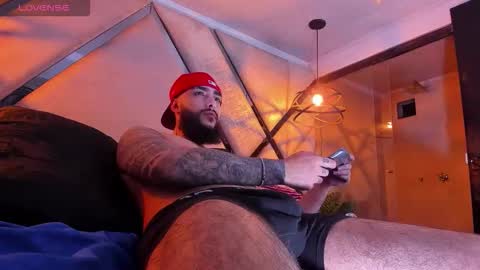 Santiago Hincapiie online show from March 3, 3:47 am