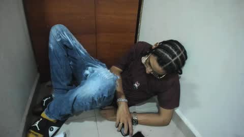 Snapshot of santiagoxxxtreme_ chatting on December 23, 8:11 am Santiago online show from December 23, 8:11 am