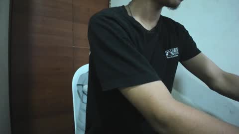 Snapshot of santiagoxxxtreme_ chatting on December 15, 1:46 am Santiago online show from December 15, 1:46 am
