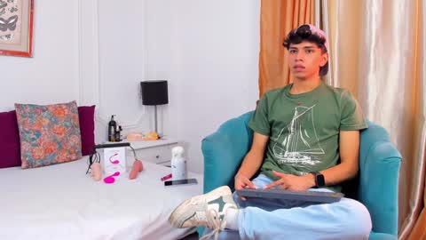 Santiago Carrington online show from January 9, 8:55 pm